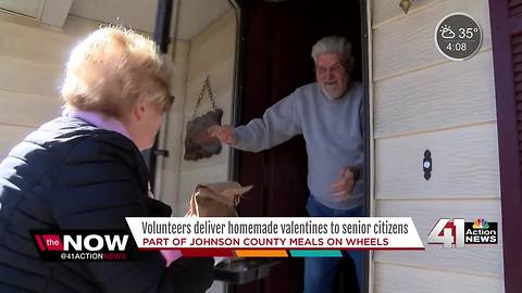 Students and seniors make Valentines for vets