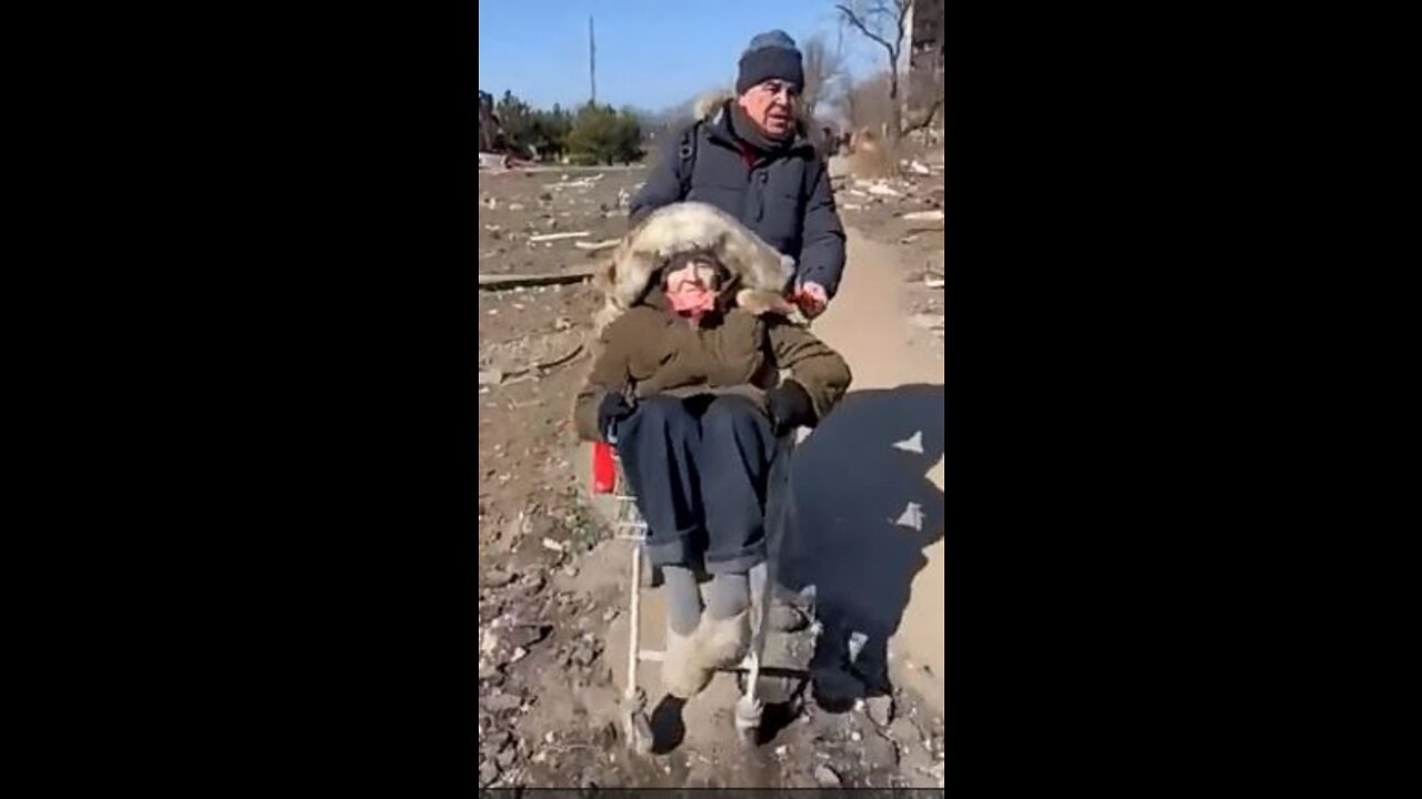 A daughter flew from Israel to Ukraine to rescue her elderly mother from a destroyed building