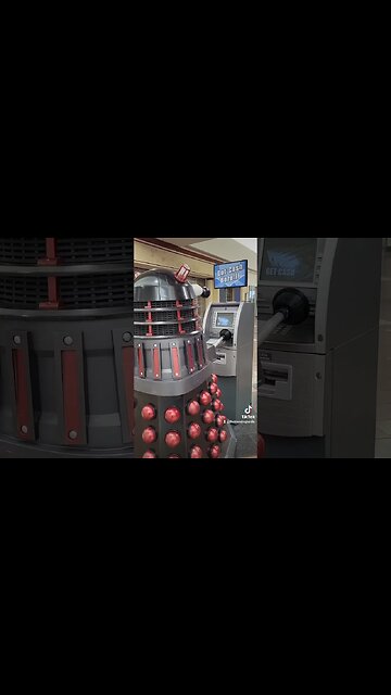 😆 #DALEK VS #ATM #DALEKHAL #COSOGRAPHY #COSPLAY #DOCTORWHO #PINKFLOYD #MONEY 😆 #SUBSCRIBE #SHORTS