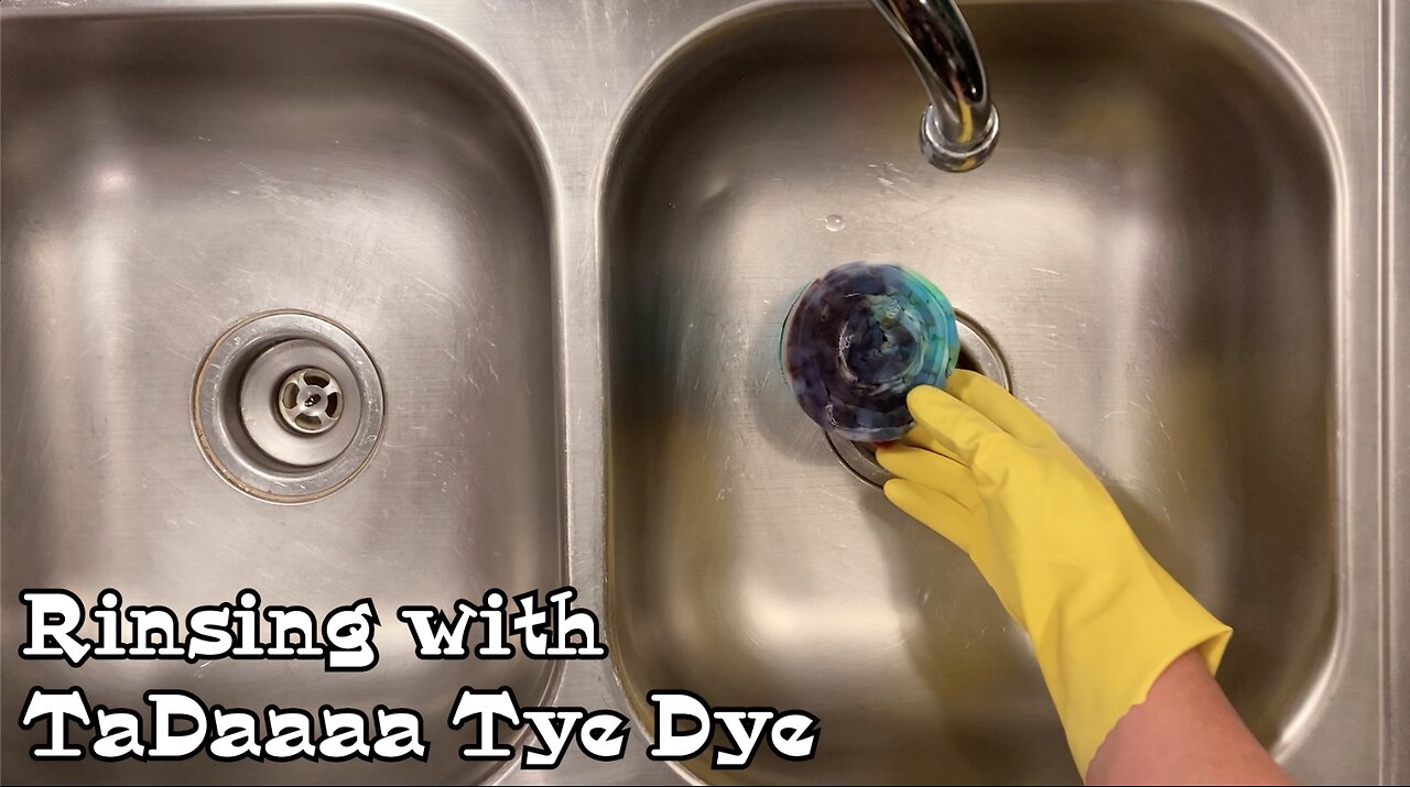 Rinsing Tie Dye With TaDaaaa Tye Dye: Next Level Tee L Chevron Stripes