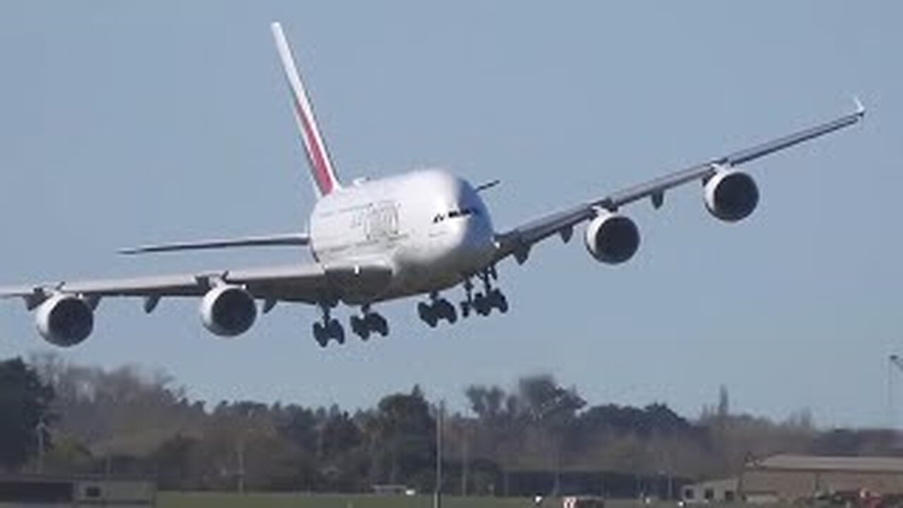 A380 Approach Goes Wrong