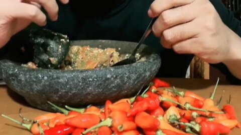 eat red chili without being accompanied by anything