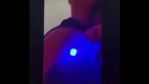 Miejsce dźgania świeci lucyferazą. Teoria spiskowa czy fakt?