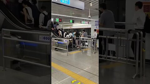Shenzhen Metro Doors Closing #shorts