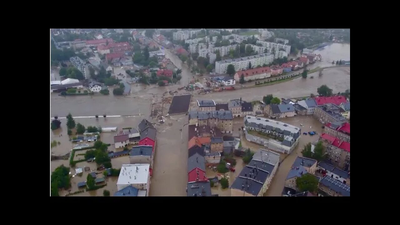 Strong floods in Poland -Thousands of houses submerged under water, people are evacuated