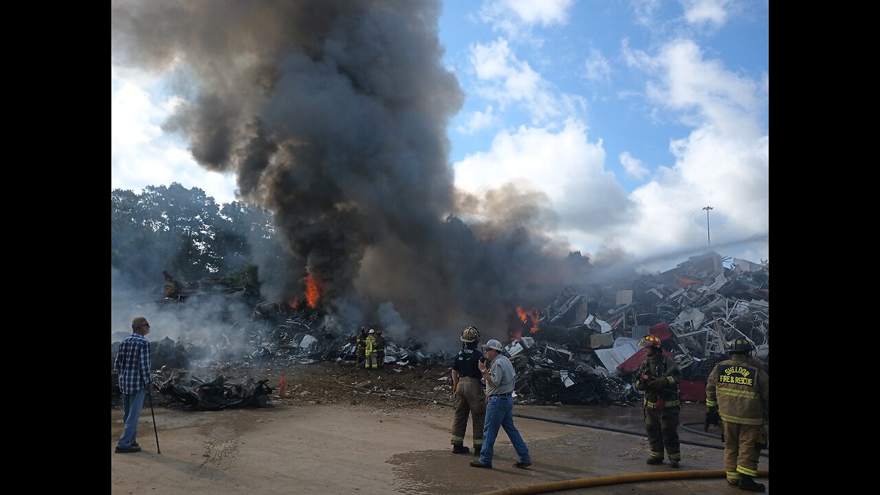 RECYCLING TRASH HEAP CATCHES FIRE, GOODRICH TEXAS, 08/04/23...