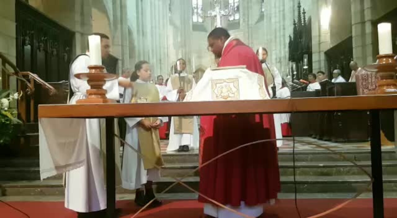 SOUTH AFRICA - Cape Town - The Blessing of the Animals(video) (X9u)