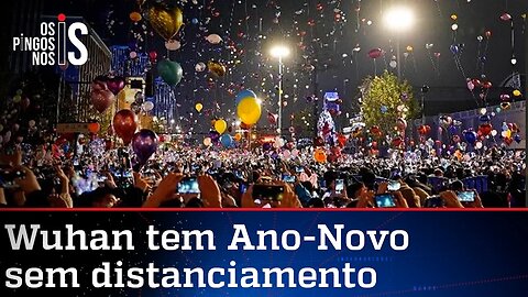 Berço do vírus chinês celebra virada com aglomeração
