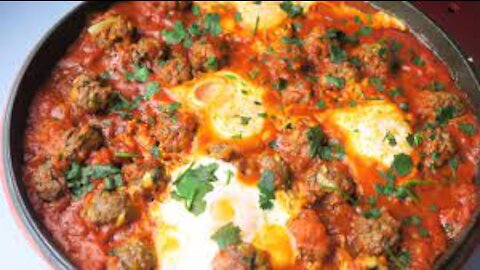 how to coock Tajine de kefta aux oeufs طاجين الكفتة بالطماطم والبيض