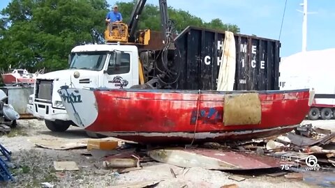 Removing derelict vessels in Riviera Beach