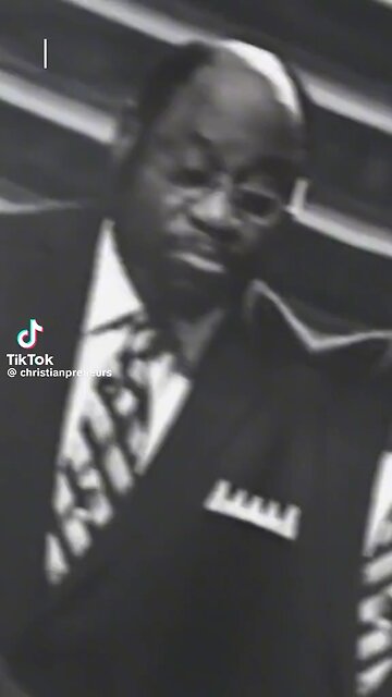 Most Pastors are Politicians, Not Leaders. #TheBag💰