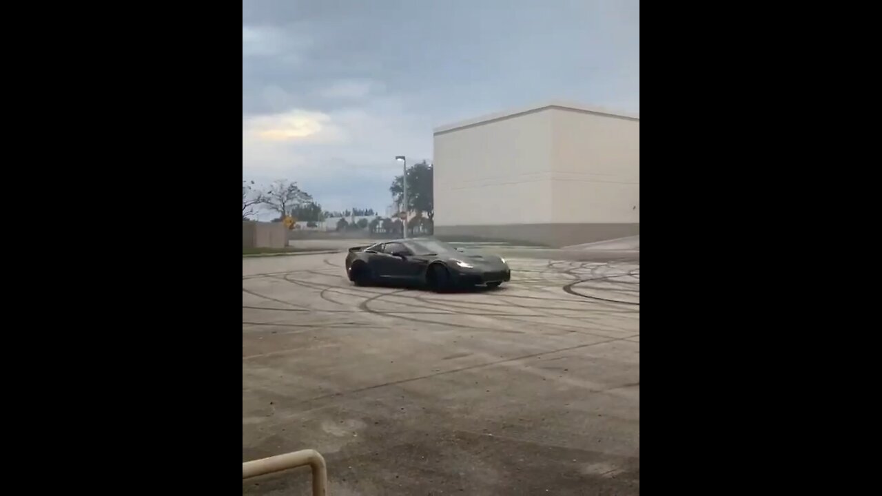 Corvette C7 Z06 swinging donuts!