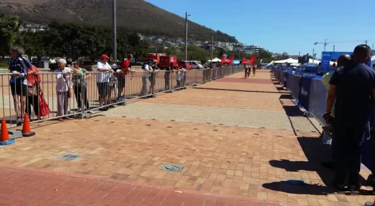 SOUTH AFRICA - Cape Town - Discovery World Cup Triathlon (Video) (V2L)
