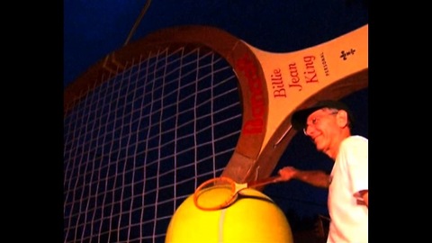 World's Biggest Tennis Racket