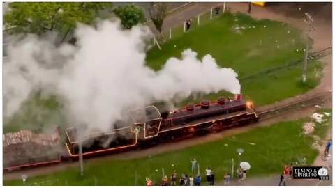 Trem Maria Fumaça vira atração turística em Curitiba