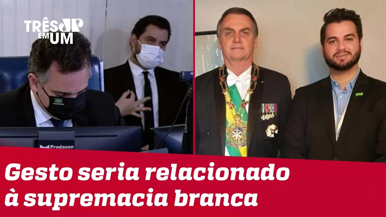 Bolsonaro avalia afastar Filipe Martins após gesto feito no Senado