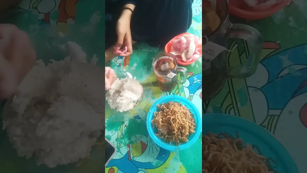 Alhamdulillah Sarpan pagi dengan mie, krupuk saja