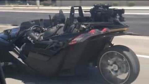 Batman aperçu au volant de sa Batmobile dans le Nevada