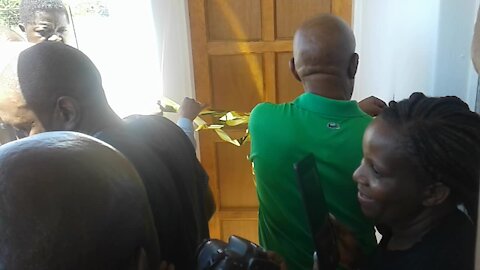 Slain Coligny teenager Matlhomola Mosweu's family receive a house (MhG)