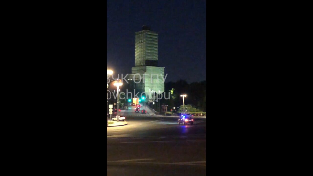 A convoy with Vladimir Putin arrived at the Kremlin at 23:00