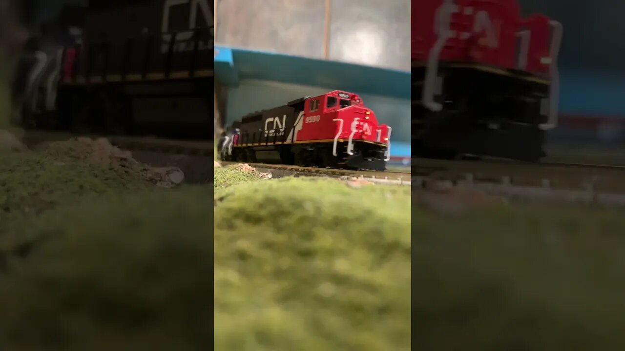 N Scale Trains Passing Awesome Sound