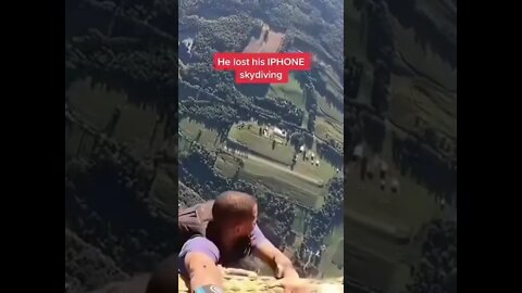 Man looses his iPhone while skydiving 🪂