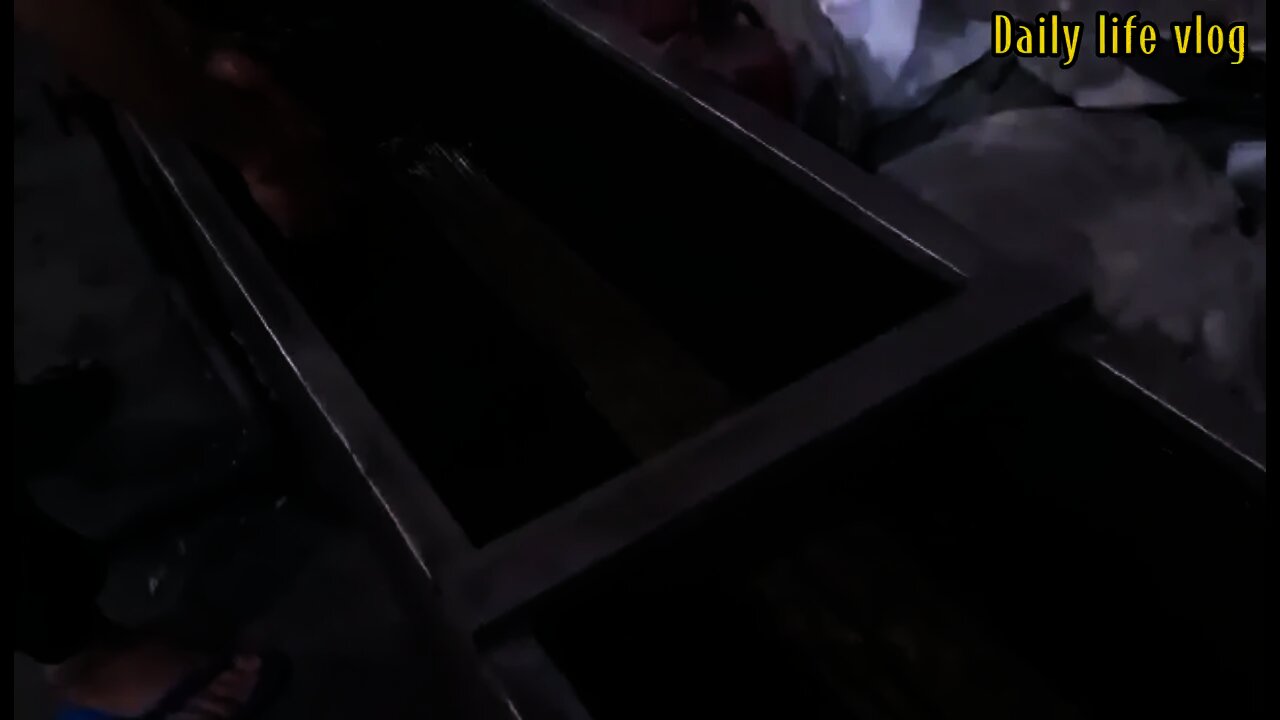 Skilled workers are pulling plastic beads at the tractor