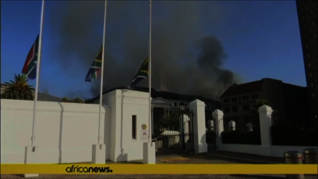 Incendio al parlamento del Sudafrica (Audio in italiano)