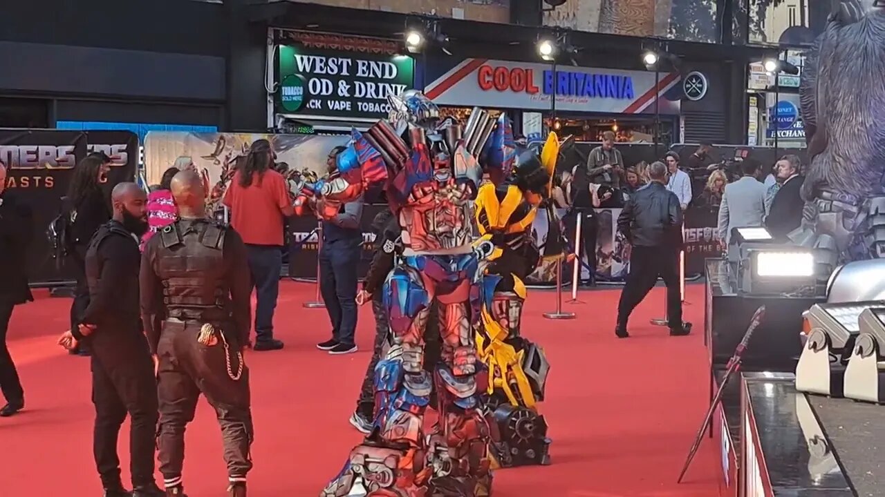 Transformers red carpet preimier lecister square #transformers