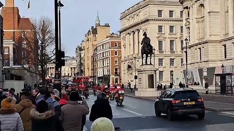 Santa 🎅biking gang #horseguardsparade
