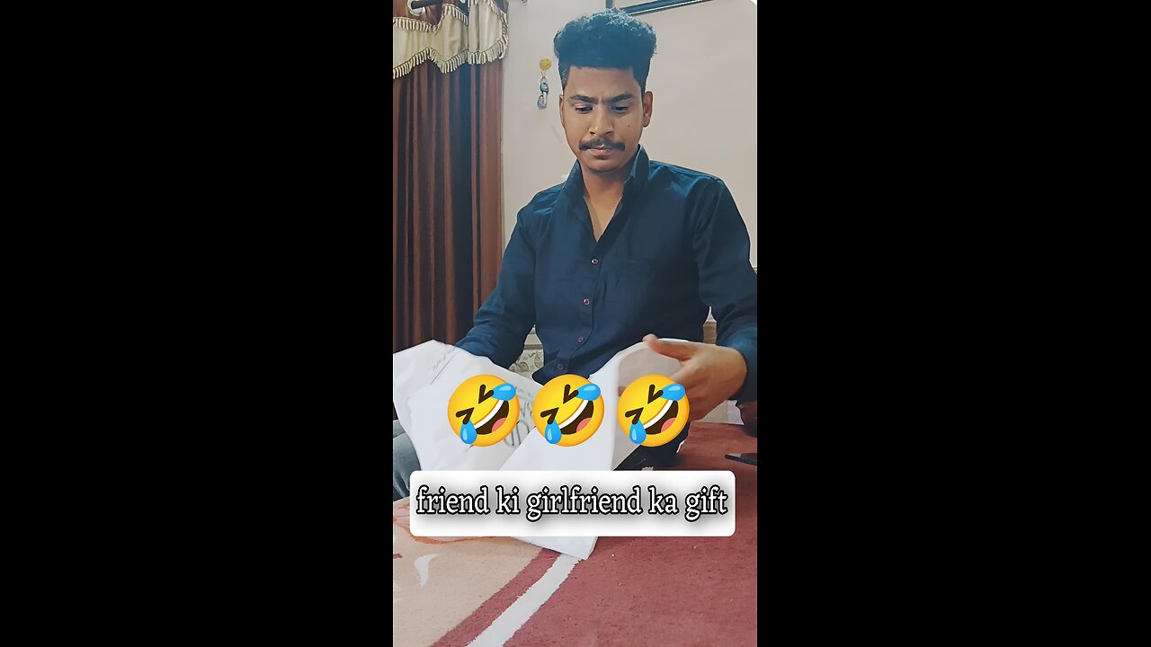 Dost ki girlfriend ne Diya friend ko gift funny video 🤣🤣🤣