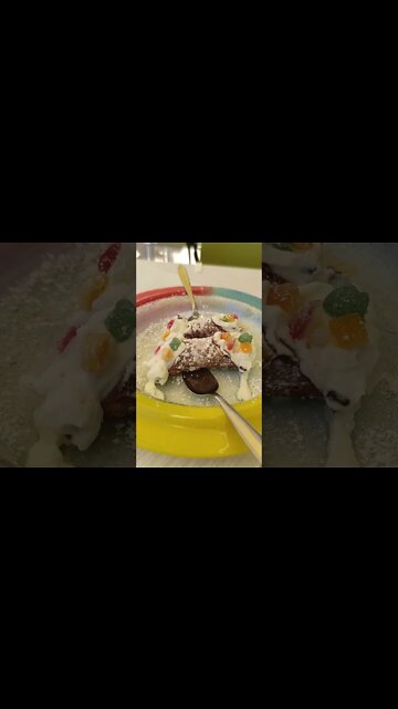 Cannoli Siciliano na praia da Manta Rota no Algarve em Portugal