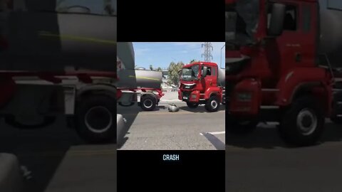 BeamNG DRIVE / crash bridge and truck