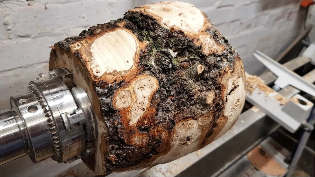 Woodturning - A Red Delicious Log