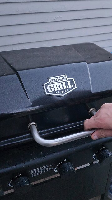 smoked chicken on the grill