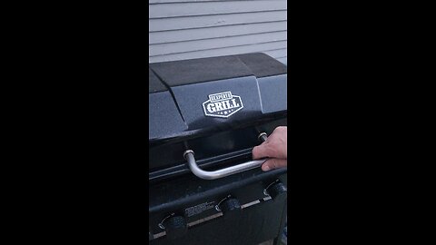 smoked chicken on the grill