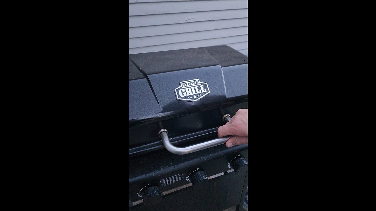 smoked chicken on the grill