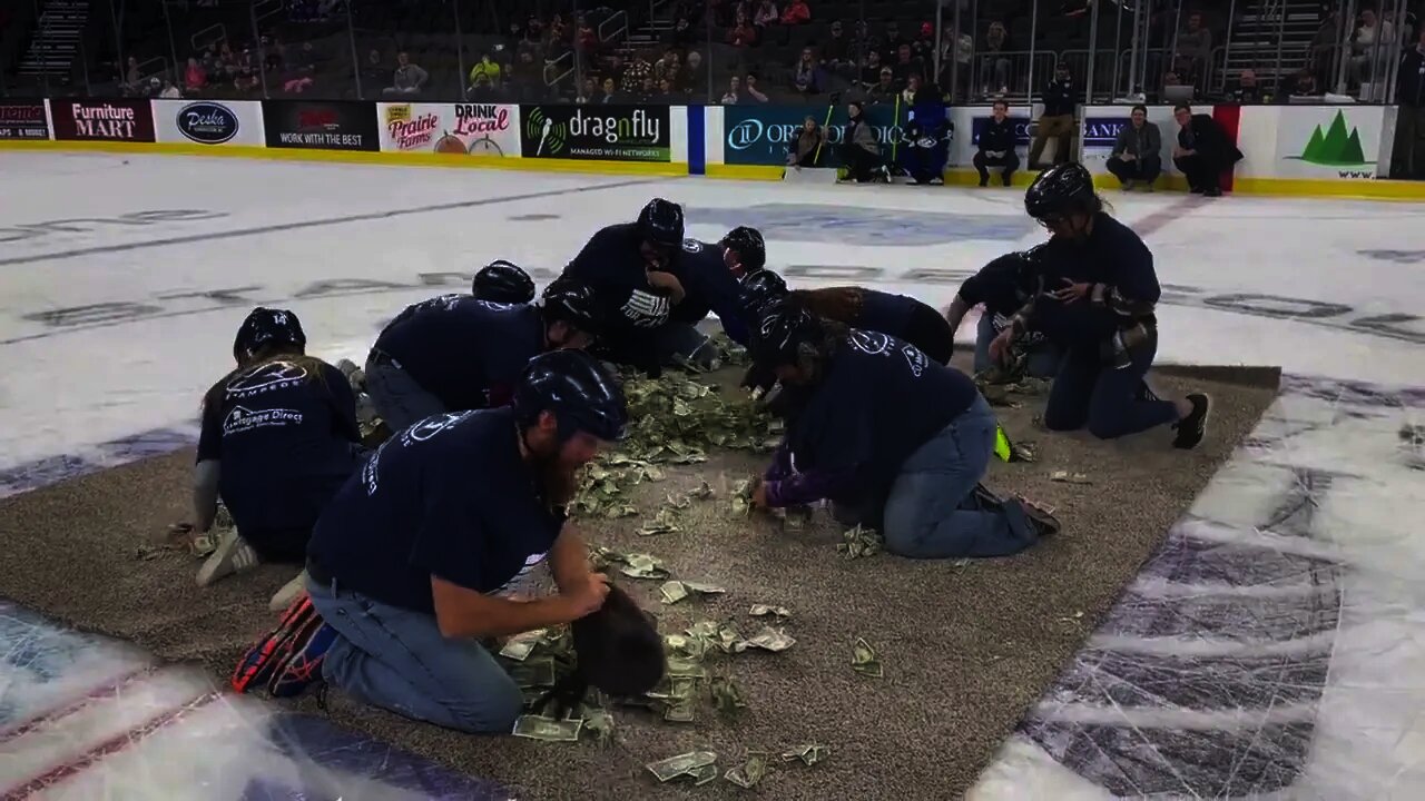 Teachers in South Dakota “Dash for Cash” to help their classroom by fighting over $5,000 in $1 bills