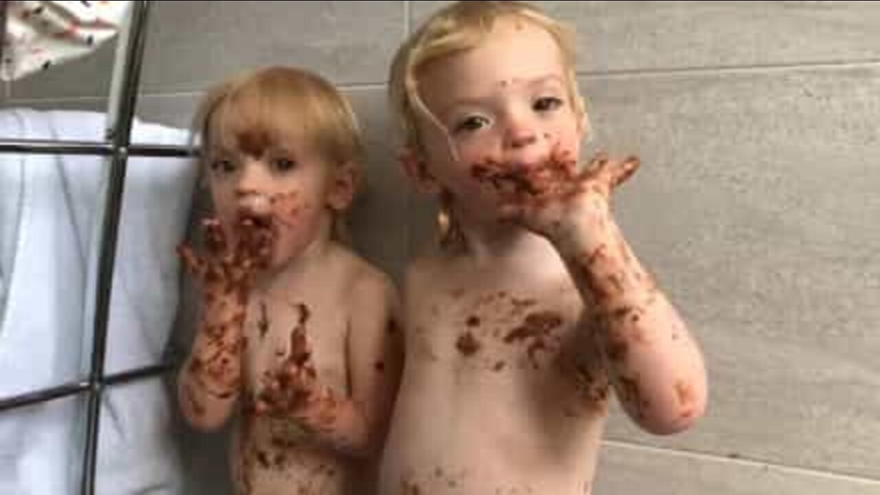 Twins make a mess with Nutella