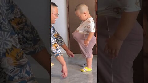 哈哈哈李老板成喜欢跟这个玩具唠嗑了 #爸爸带娃 # 萌娃搞笑日常#搞笑父子