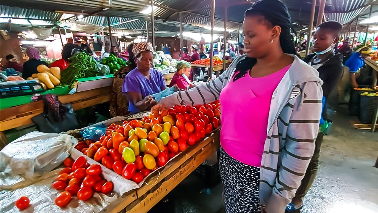 LEVEI MINHA NAMORADA PARA FEIRA / market in africa