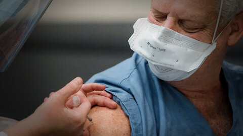 Experts Admit COVID Vaccine Doesn't Work And Has Potentially Deadly Side Effects