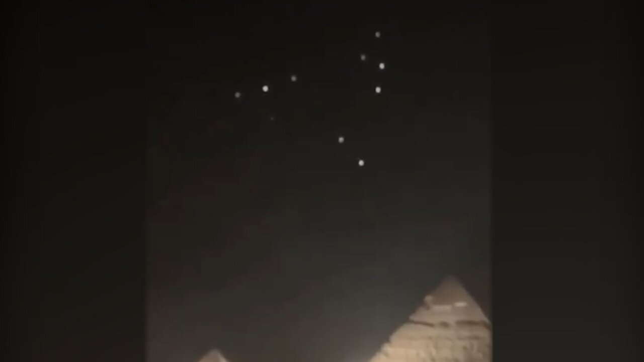 UFOs dispersing near the pyramids in the sky at night [Space]