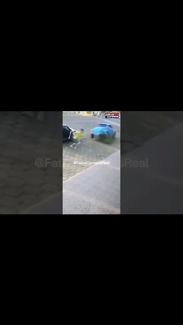 MOTORISTA QUASE MORRE AO TENTAR SAIR DE SEU CARRO!#Shorts #fusca #viral #tiktok