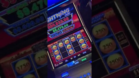 Big Hand Pay on Lightning Link at M Resort! Special Guest!