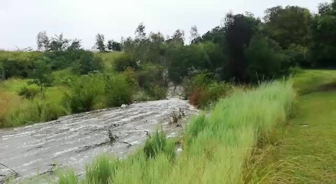 Rain causes flash flooding in Johannesburg (W28)