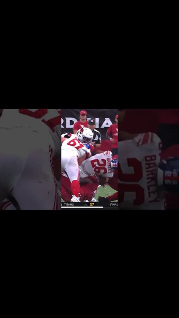 Saquan Barkley gets injured with 1 minute left in the game! #sportsbettingpicks #nfl #sports