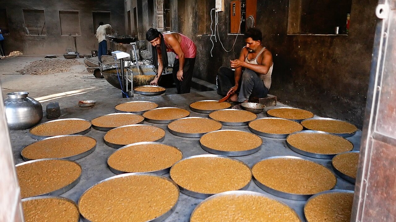 Indian Street Food - GIANT HALWA PUDDING CAKE Pali Rajasthan India