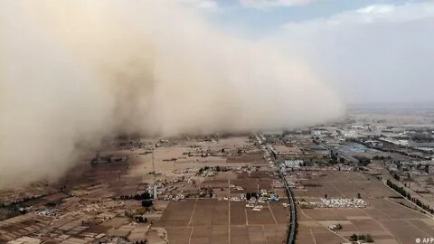 Massive sandstorm in northwest China plunges towns into darkness