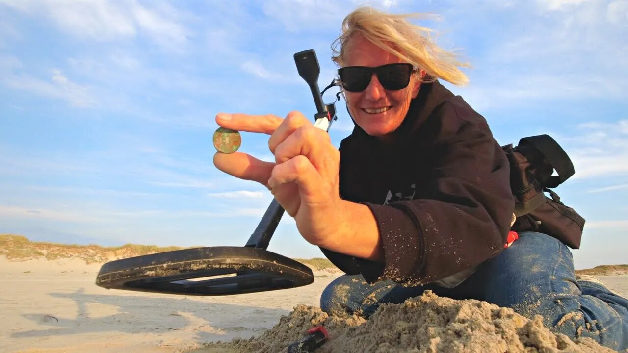 Awesome Metal Detecting Day: Hunting for Treasures and Coins at a Beautiful Beach in Germany